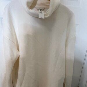 BR off-white turtleneck pullover featuring a clean, minimalist design